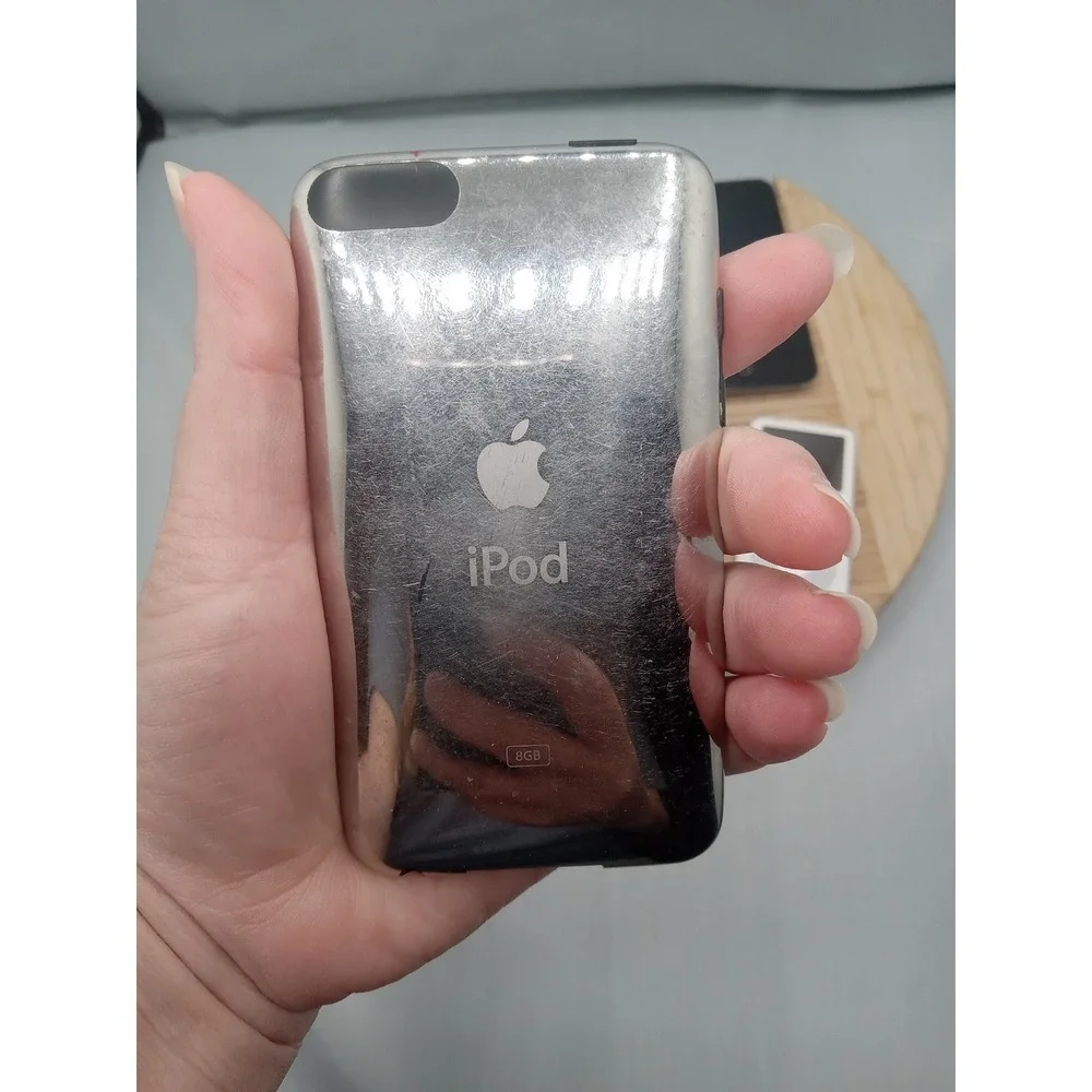 Lot Of 6 Apple Products - iPods &  BROKEN (For Parts‎ Only Locked Scratches.